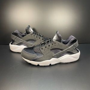 Nike Air Huarache Run Black White Size 10 Women’s